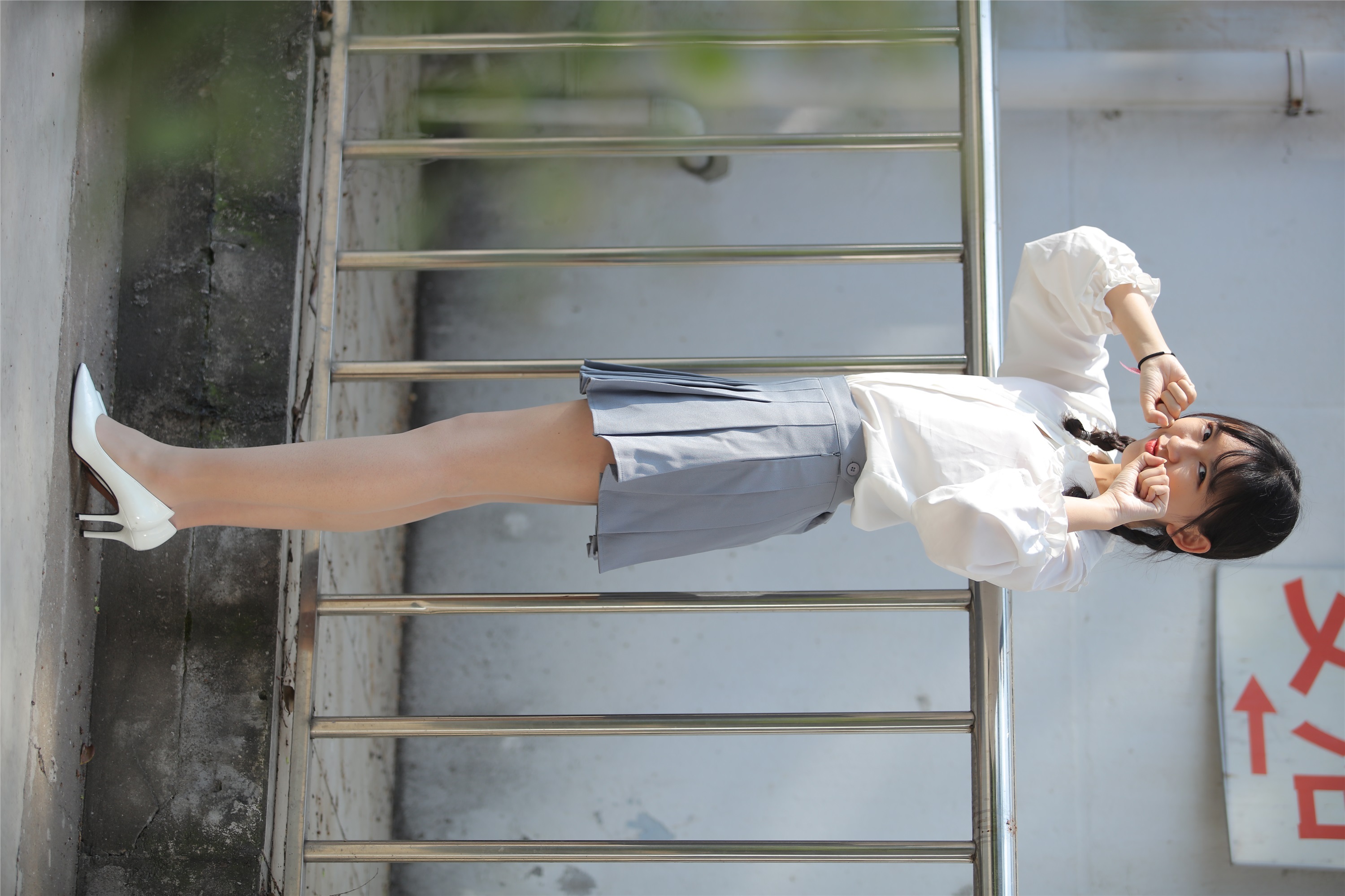 奈丝写真 NO.072 小橙子 扎马尾辫 穿白褶裙